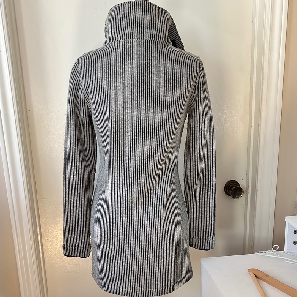 Roots | Women's Size XS Gray Striped Coat - Picture 7 of 7
